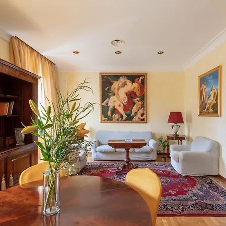Iflat Delightful View Colosseum Apartment